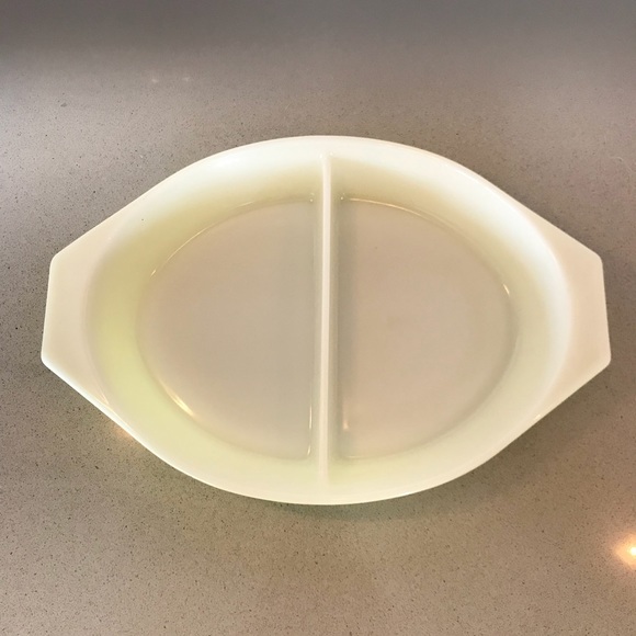 Pyrex Divided Dish - Picture 2 of 7